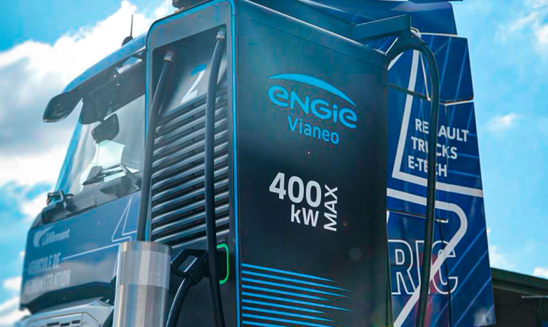 Engie Vianeo CCS in front of Renault eHGV