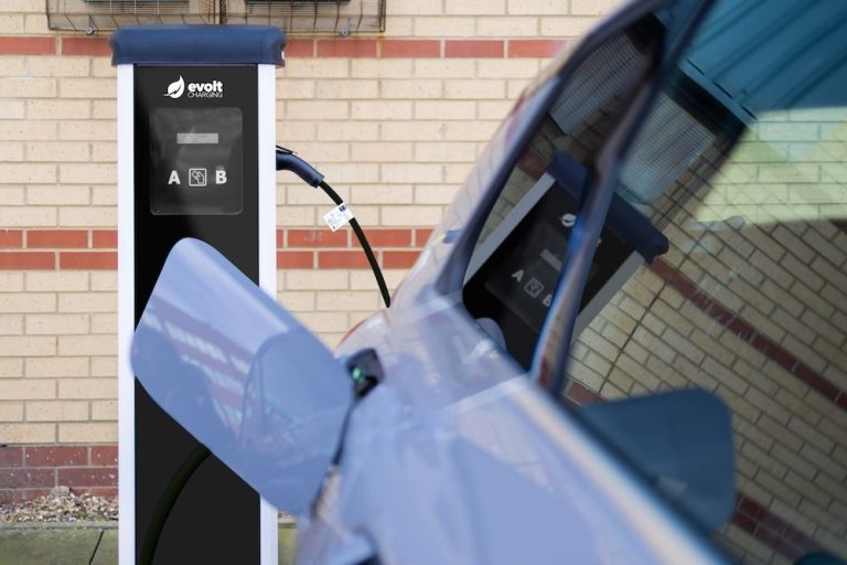 A car connected to EVOLT charger